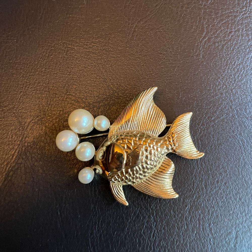 Vintage Angel Fish Gold Tone Faux Pearl Brooch Pin